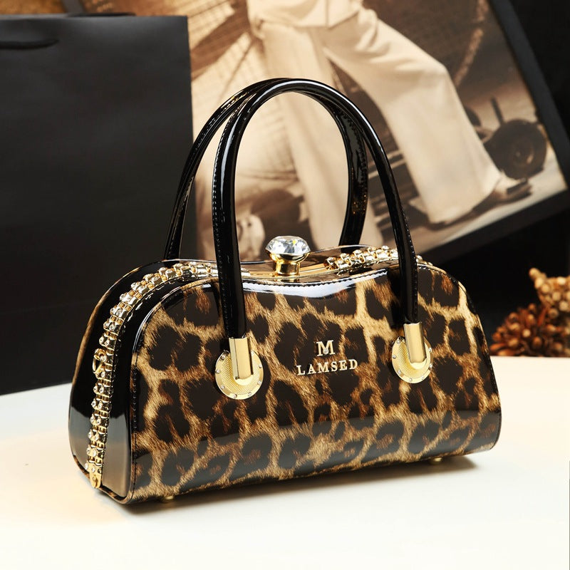 Simple Handbag for Middle-Aged Women