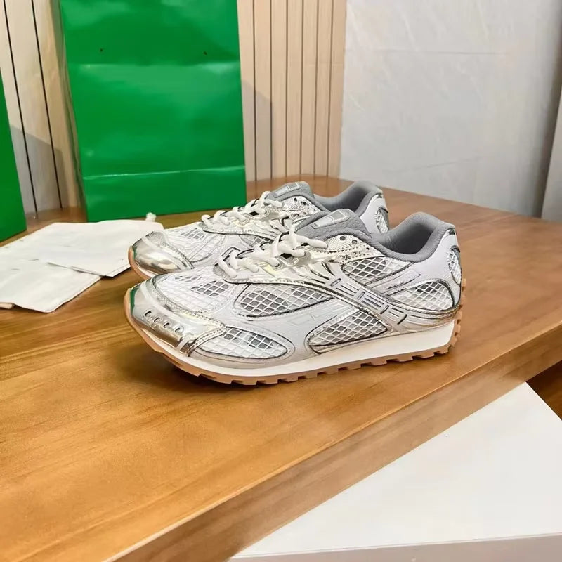 New Designer Luxury High Quality Sneakers Men and Women Lighted Lace-Up Sports Balance Soft New Toe Style BV Walking Style Shoes
