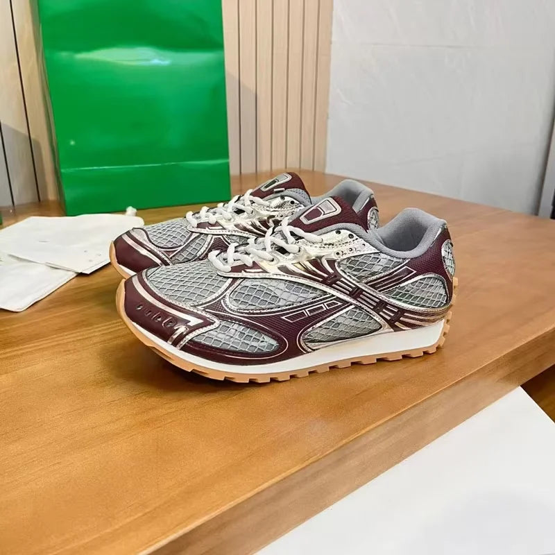 New Designer Luxury High Quality Sneakers Men and Women Lighted Lace-Up Sports Balance Soft New Toe Style BV Walking Style Shoes