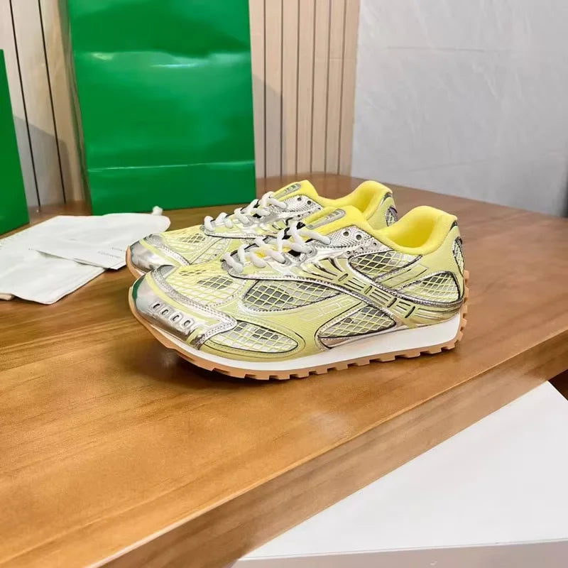 New Designer Luxury High Quality Sneakers Men and Women Lighted Lace-Up Sports Balance Soft New Toe Style BV Walking Style Shoes