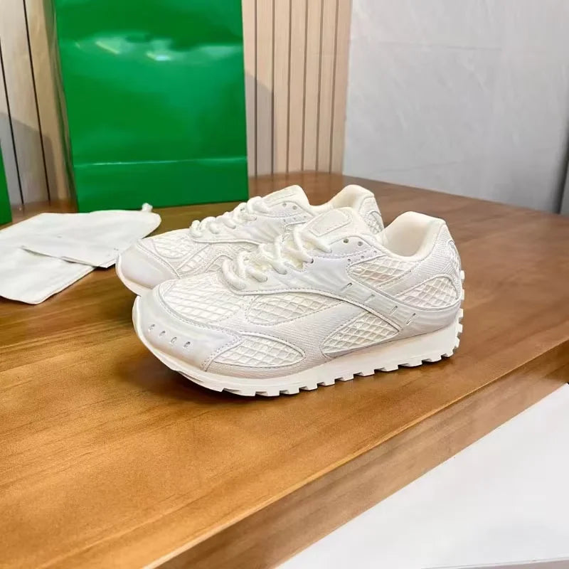 New Designer Luxury High Quality Sneakers Men and Women Lighted Lace-Up Sports Balance Soft New Toe Style BV Walking Style Shoes