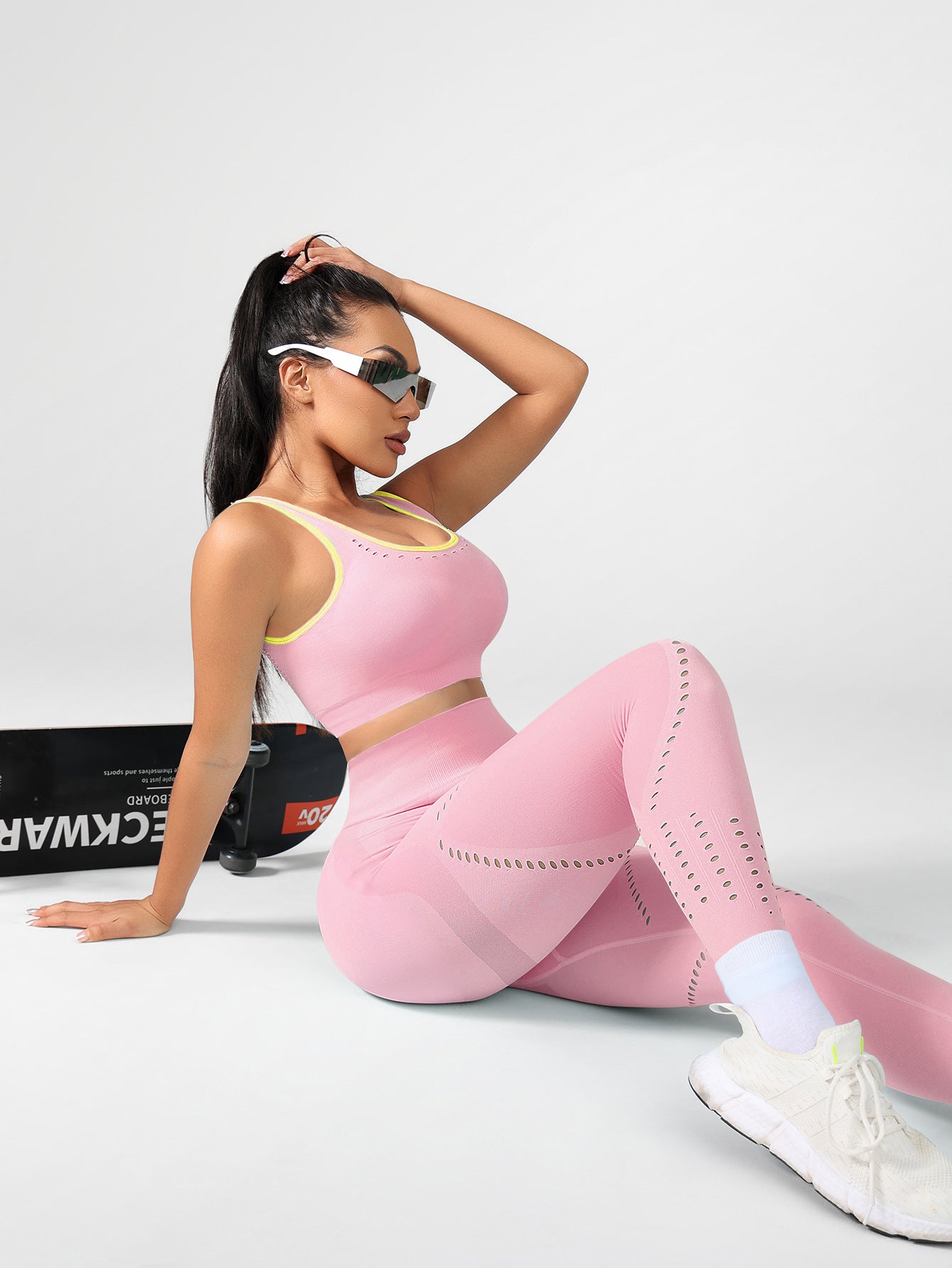 Manufacturer Seamless Yoga Suit Women's Sports Bra Tight Fitness Yoga Pants Butt Lifting Leggings Peach Butt Solid Color