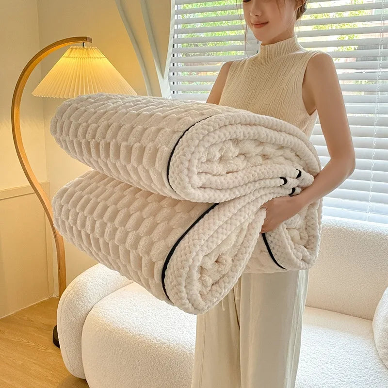Coral Fleece Warm Blanket Autumn And Winter Soft Flannel Double-Sided Thick Golden Turtle Fleece Suitable For Bedroom Blankets