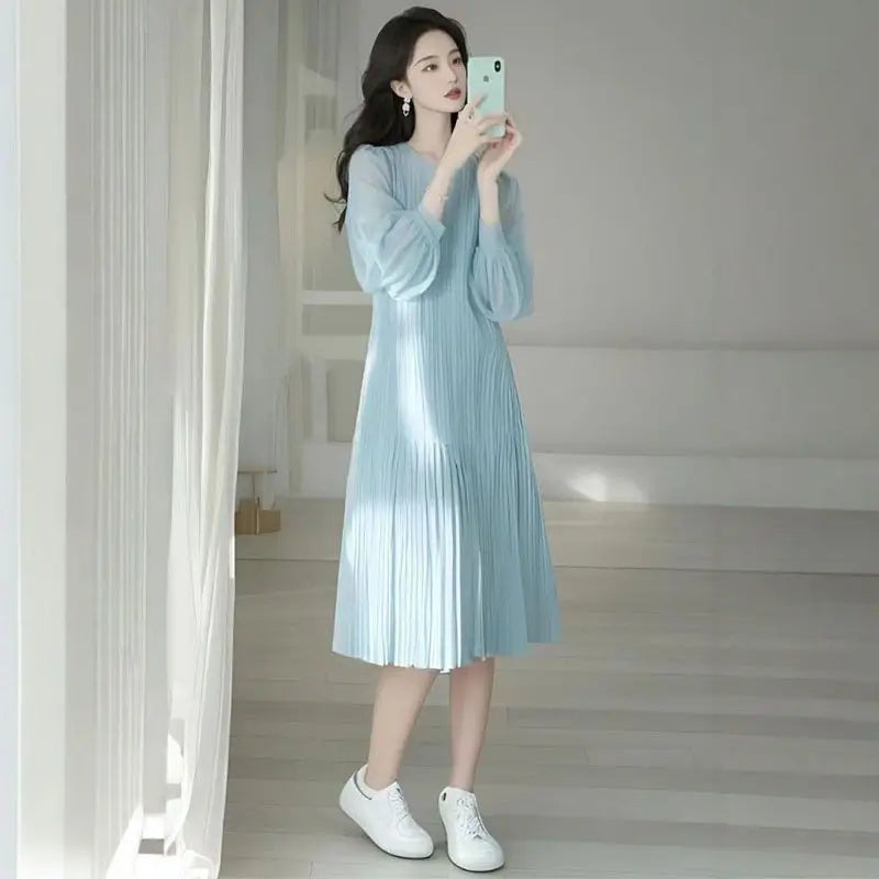 French Dress For Women Spring 2025 High-End Loose And Blue Chiffon Round Neck Long Sleeved Pleated Dress w531