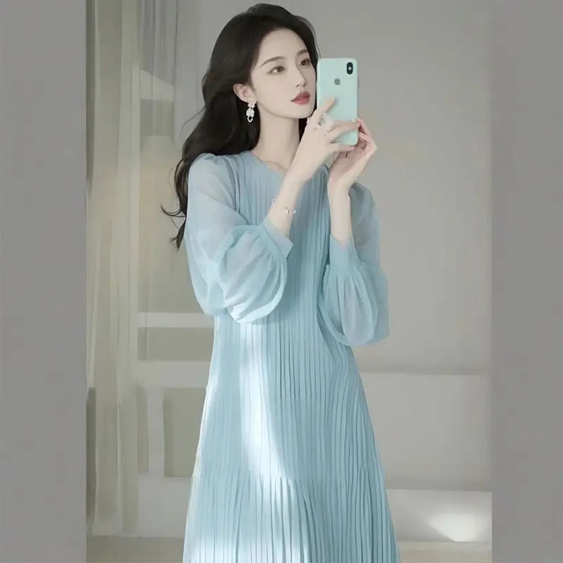 French Dress For Women Spring 2025 High-End Loose And Blue Chiffon Round Neck Long Sleeved Pleated Dress w531