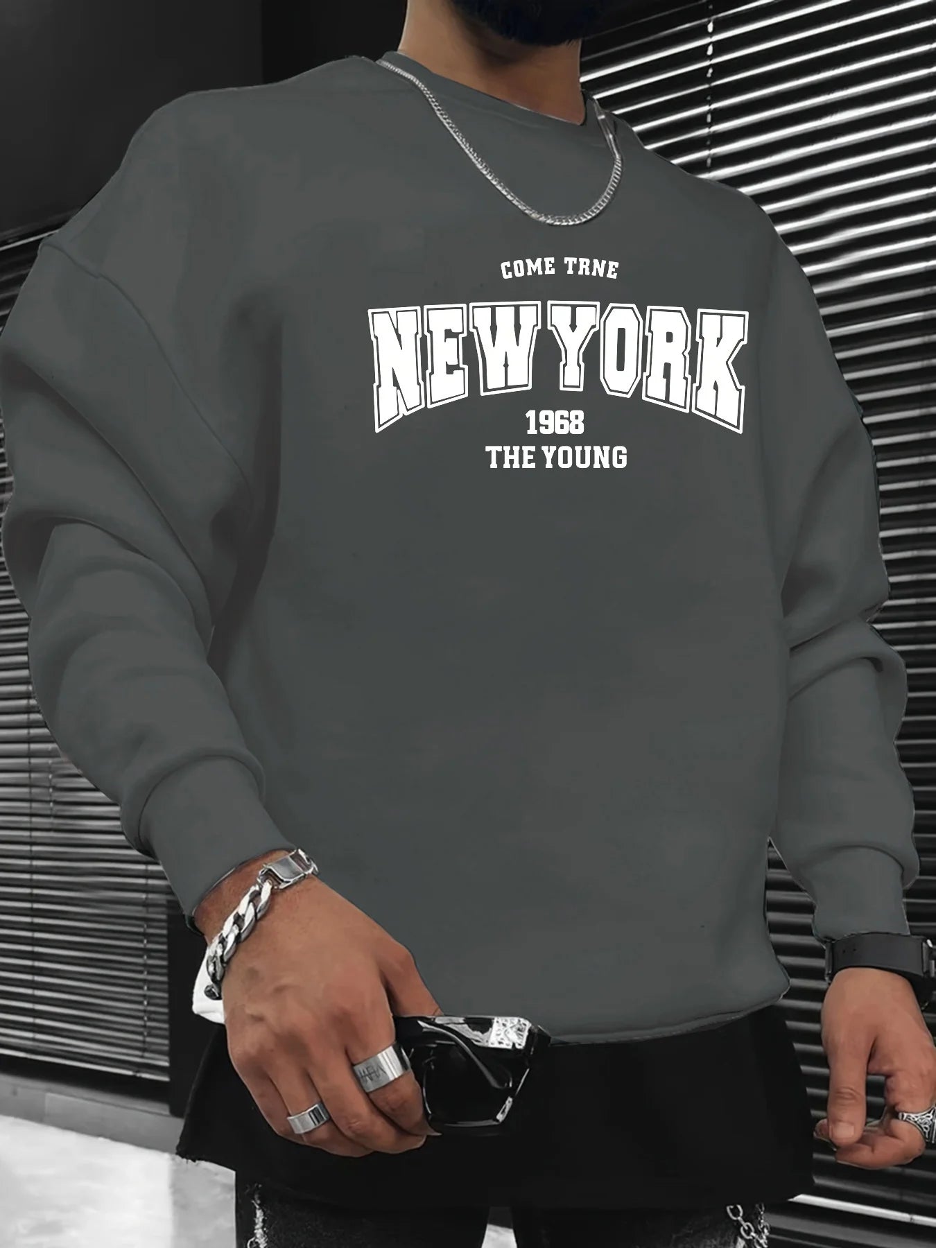 Men's autumn and winter fashionable casual loose New York letter graphic printed long sleeved round neck sweatshirt