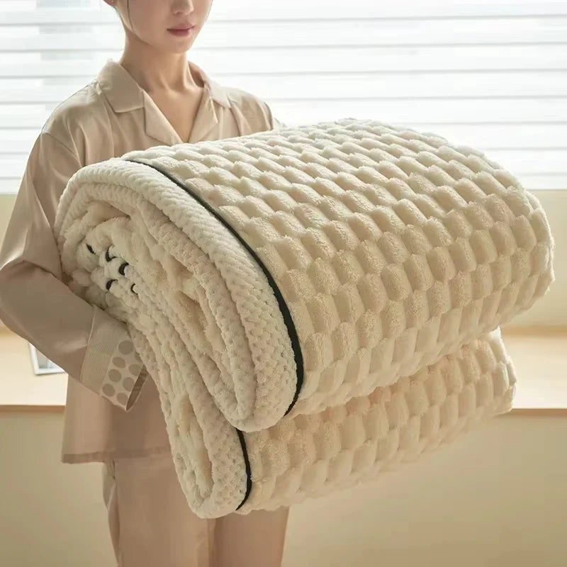 Coral Fleece Warm Blanket Autumn And Winter Soft Flannel Double-Sided Thick Golden Turtle Fleece Suitable For Bedroom Blankets