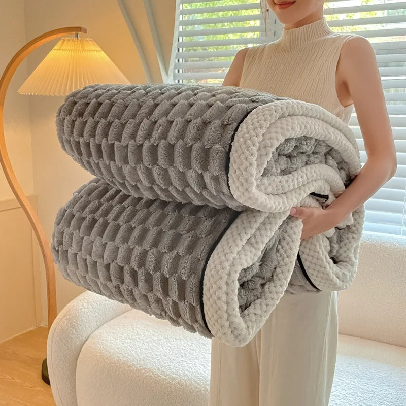 Coral Fleece Warm Blanket Autumn And Winter Soft Flannel Double-Sided Thick Golden Turtle Fleece Suitable For Bedroom Blankets