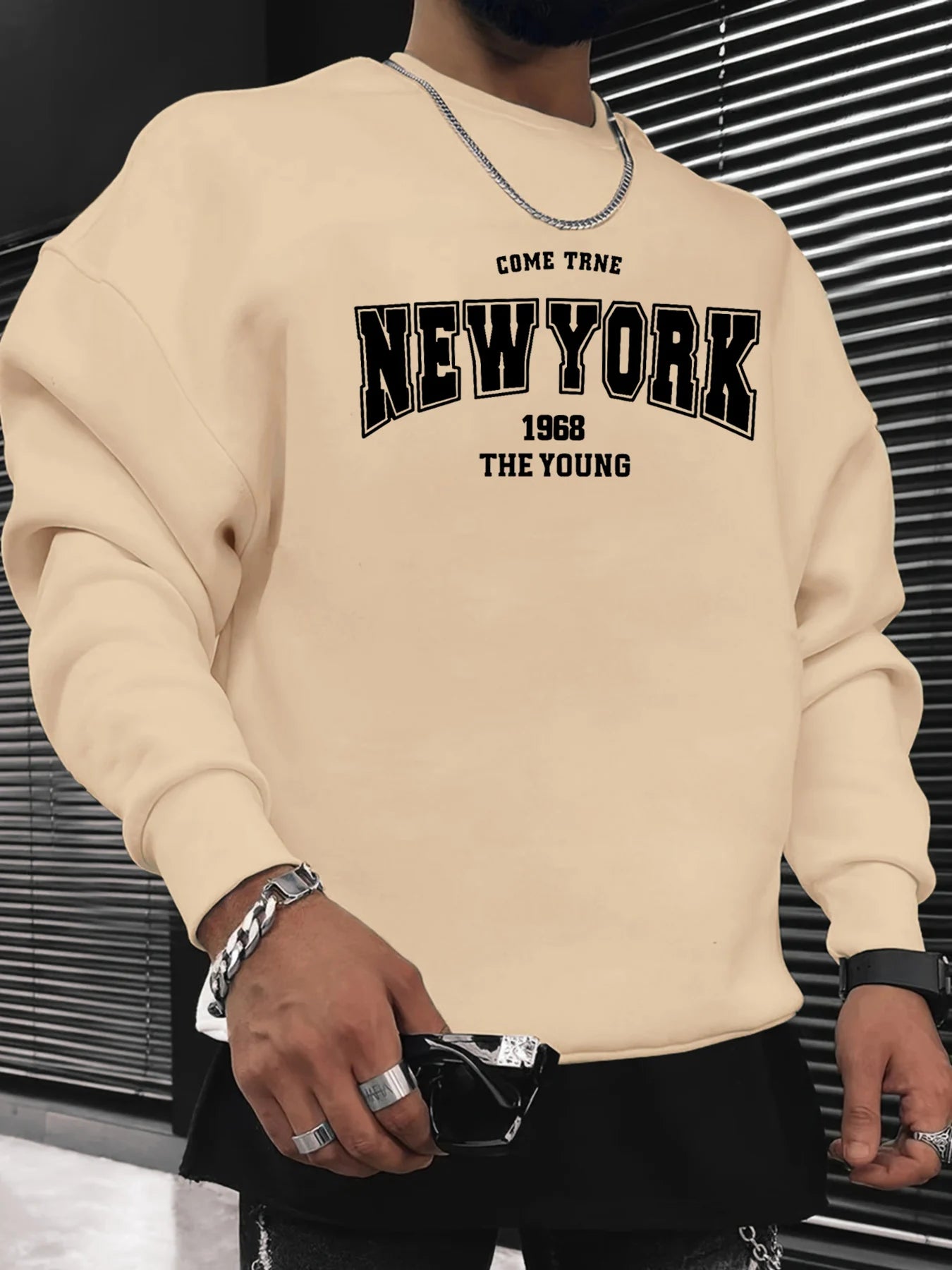 Men's autumn and winter fashionable casual loose New York letter graphic printed long sleeved round neck sweatshirt