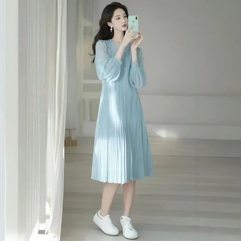 French Dress For Women Spring 2025 High-End Loose And Blue Chiffon Round Neck Long Sleeved Pleated Dress w531