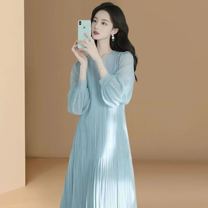 French Dress For Women Spring 2025 High-End Loose And Blue Chiffon Round Neck Long Sleeved Pleated Dress w531